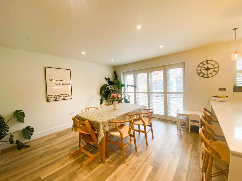 Property photo 3 of 18 8E1465Eb-40F8-40F3-Aa43-Abd5B6605492.Jpg