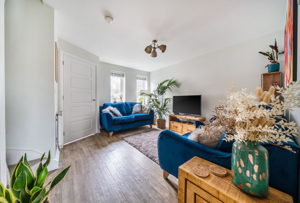 Property photo 2 of 14 Lounge