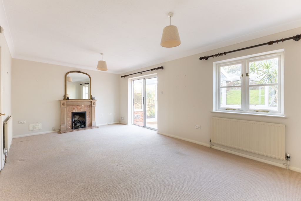 Property photo 2 of 14