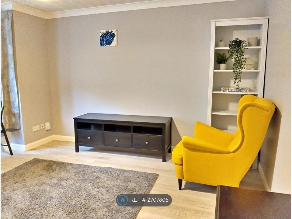 Property photo 2 of 23 Living Room