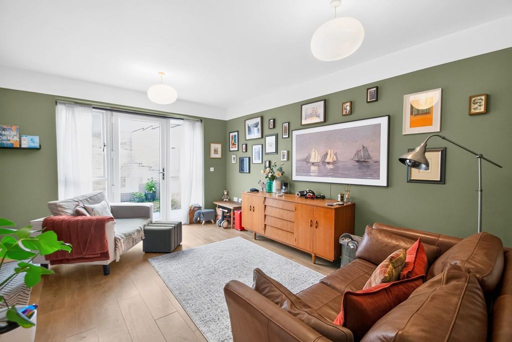 Property photo 3 of 17 4Swinstyclose-8.Jpg