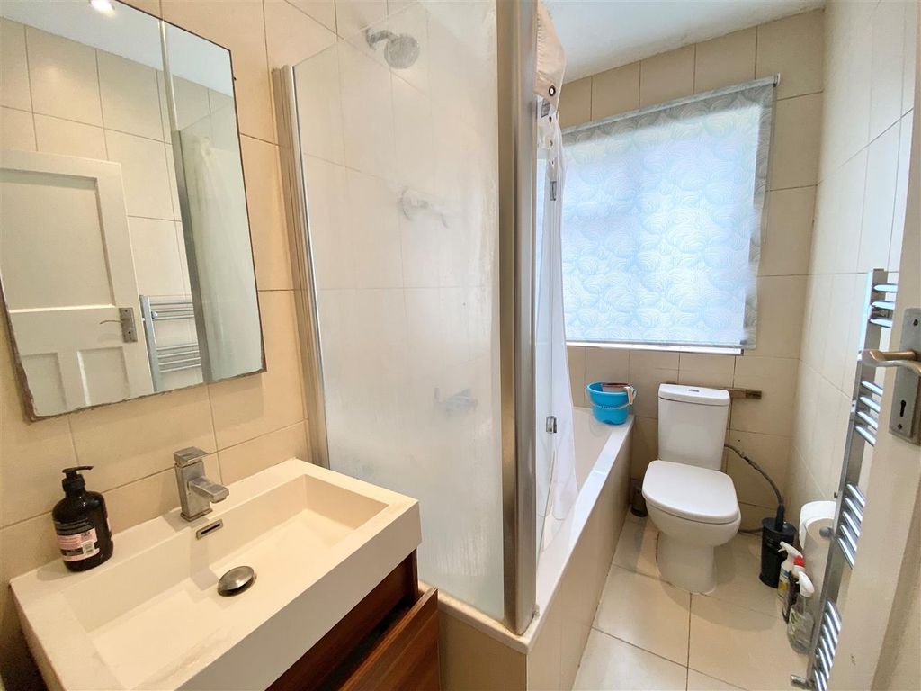 Property photo 2 of 8 Bathroom.Jpg