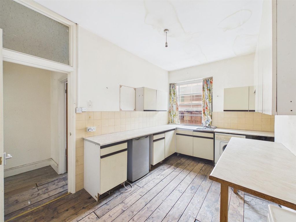 Property photo 3 of 12 8 - Four-Bedroom Maisonette For Renovation.Jpg