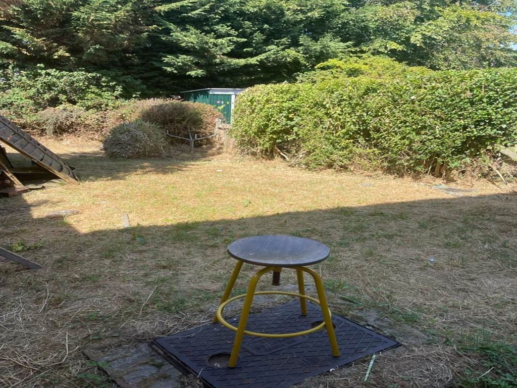 Property photo 1 of 11 168 Br Back Garden