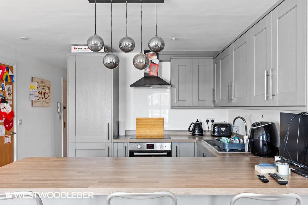 Property photo 3 of 12 Brookridgecourt_8.Jpg