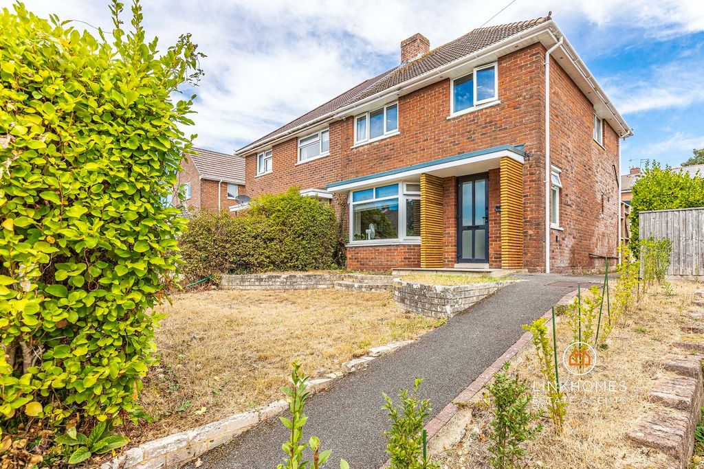 Property photo 1 of 32