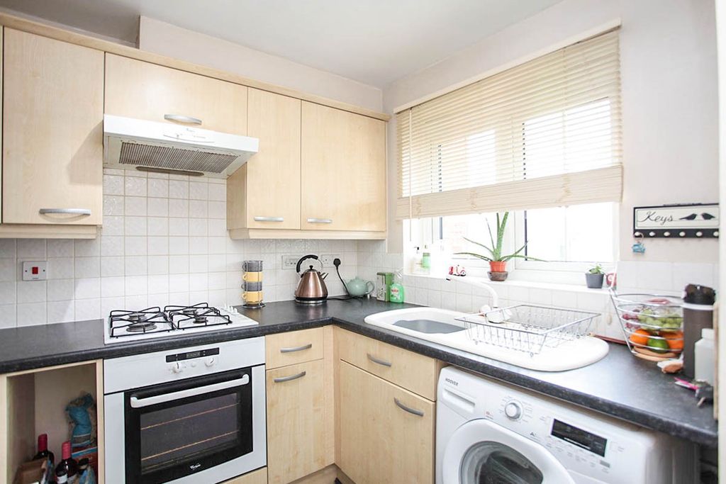 Property photo 2 of 9 Kitchen