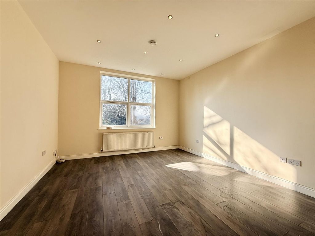 Property photo 3 of 8 Img_4984-2.Jpeg