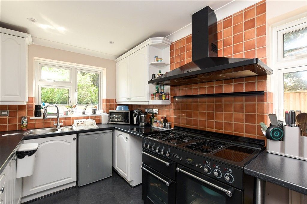Property photo 3 of 16 Kitchen