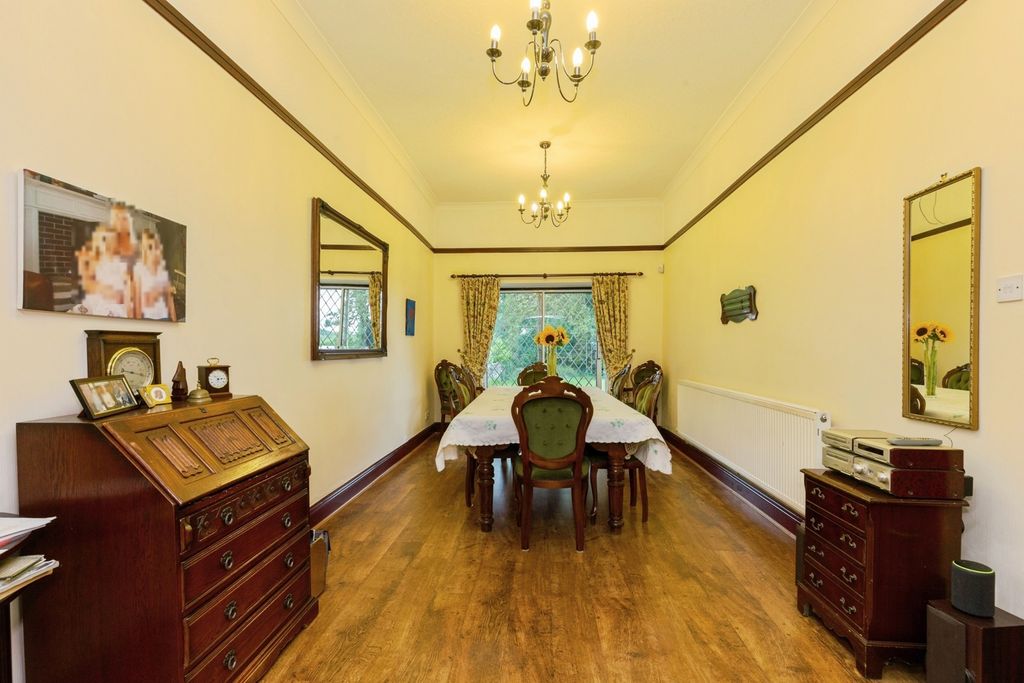 Property photo 3 of 25 Dining Room