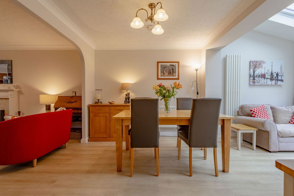 Property photo 3 of 28