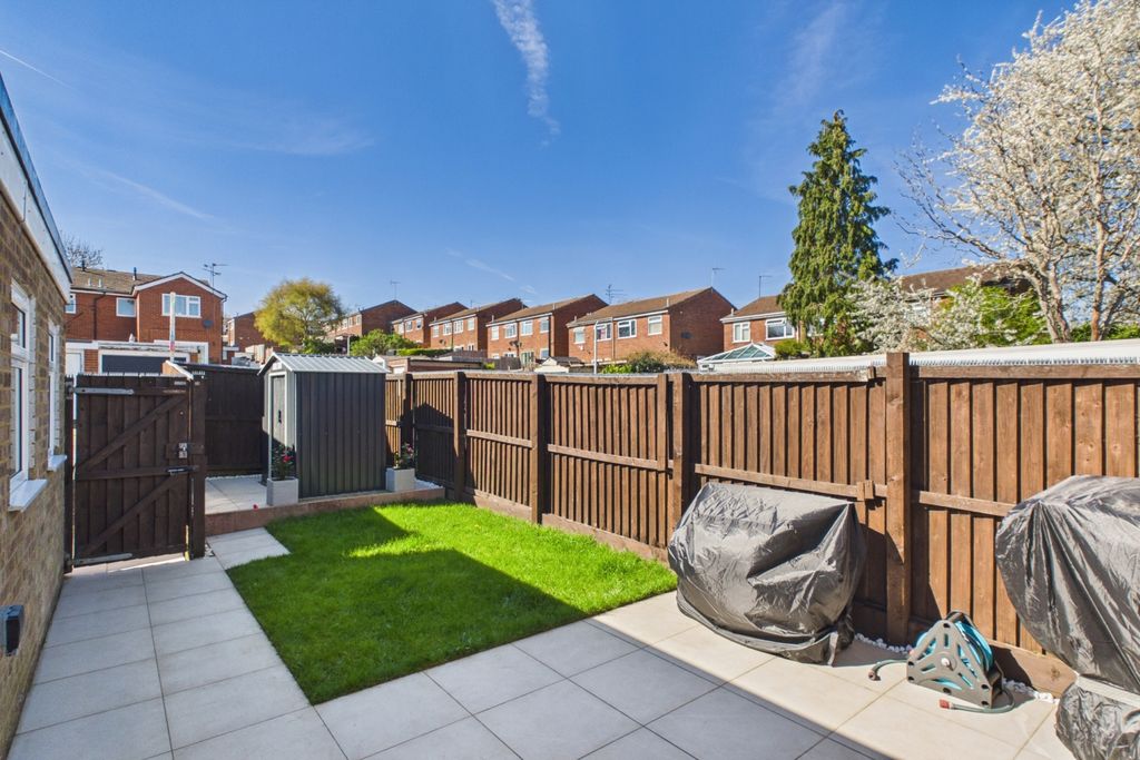 Property photo 2 of 13 Garden.