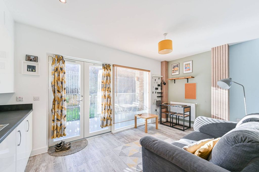 Property photo 3 of 11