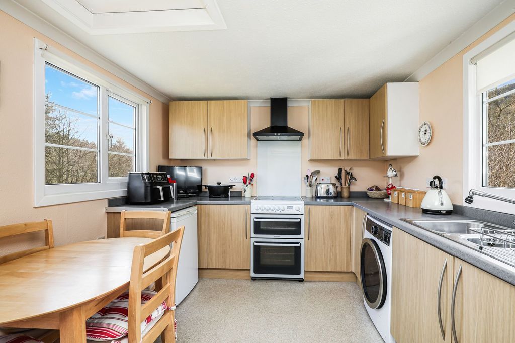 Property photo 3 of 18 Kitchen