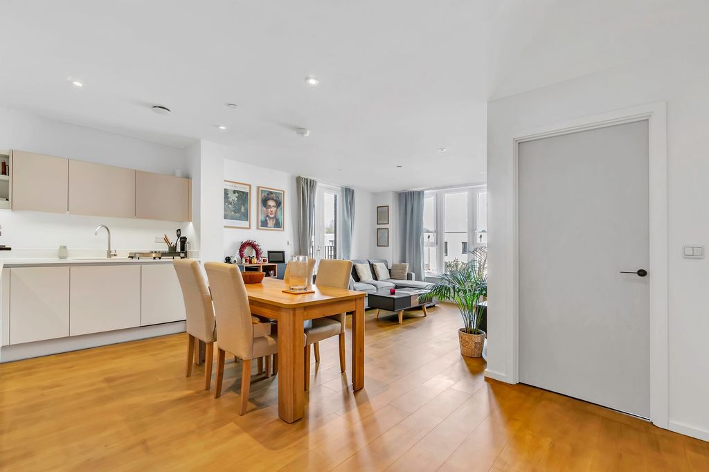 Property photo 2 of 18
