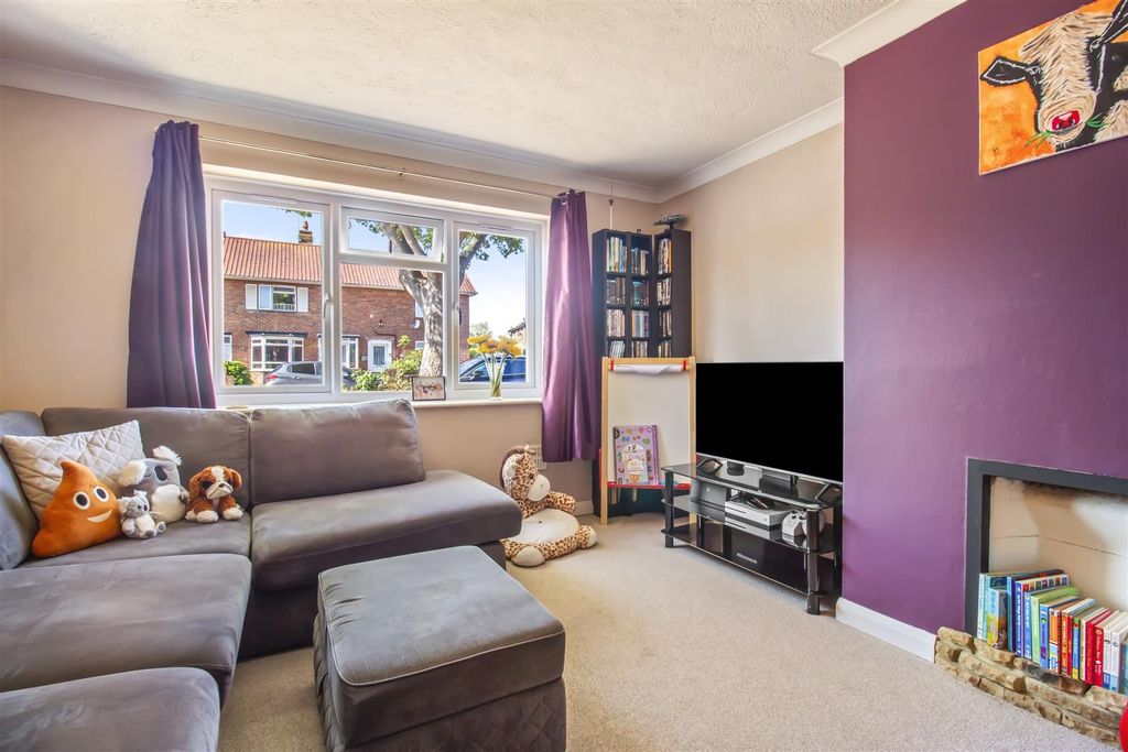 Property photo 2 of 16 Grenville Ave 12-014.Jpg