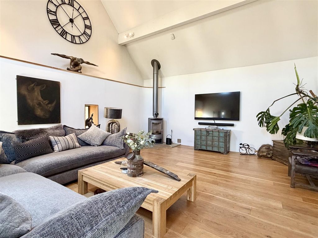 Property photo 3 of 34