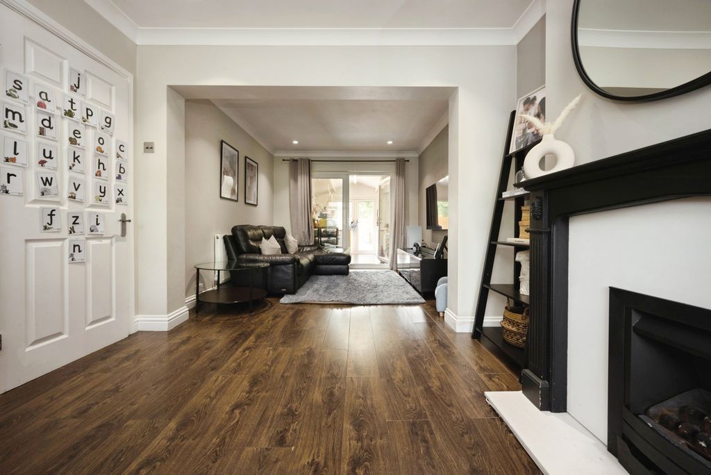 Property photo 3 of 21 Pbox-Img.Jpg