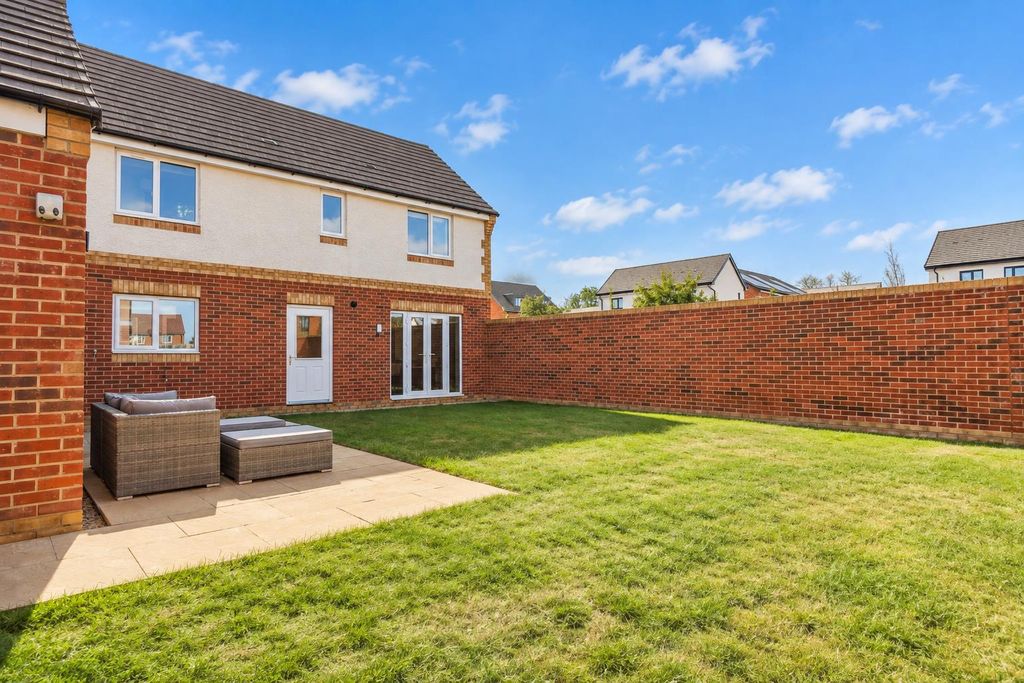 Property photo 3 of 42