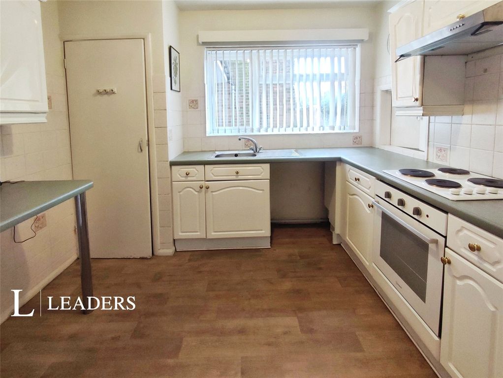 Property photo 3 of 11 Kitchen