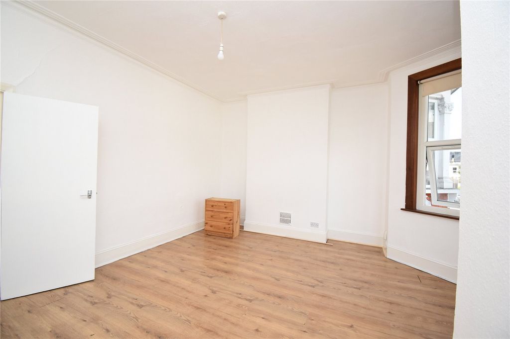 Property photo 2 of 8 Picture No. 10