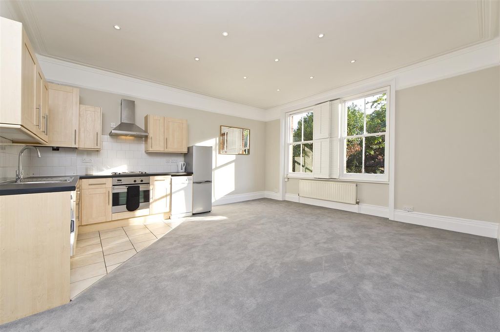 Property photo 3 of 8 Lytton Grove-1.Jpg