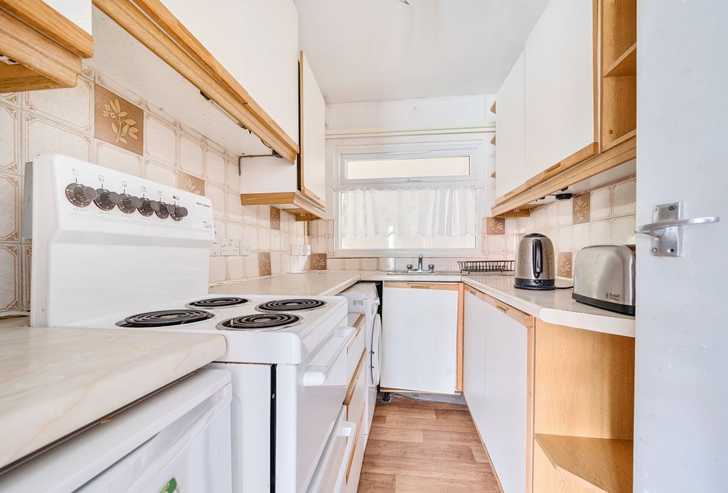 Property photo 3 of 17 1329303-7-688104F...
