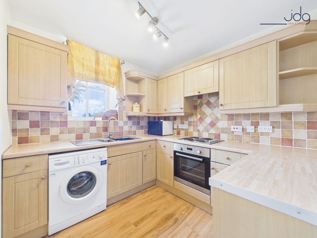 Property photo 2 of 10 Kitchen