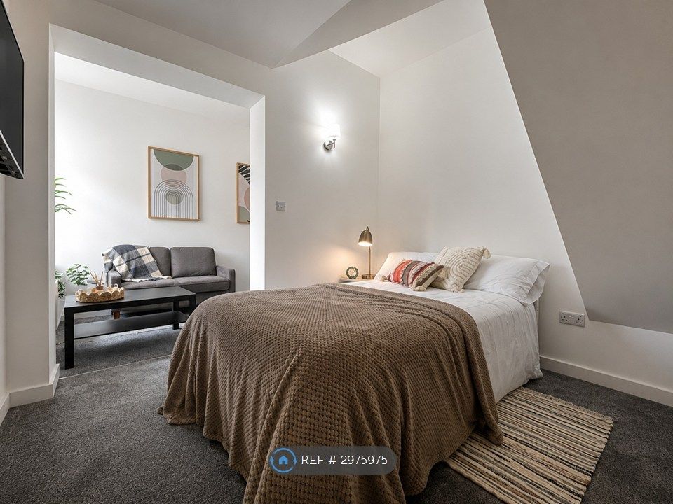 Property photo 1 of 16 Room 1