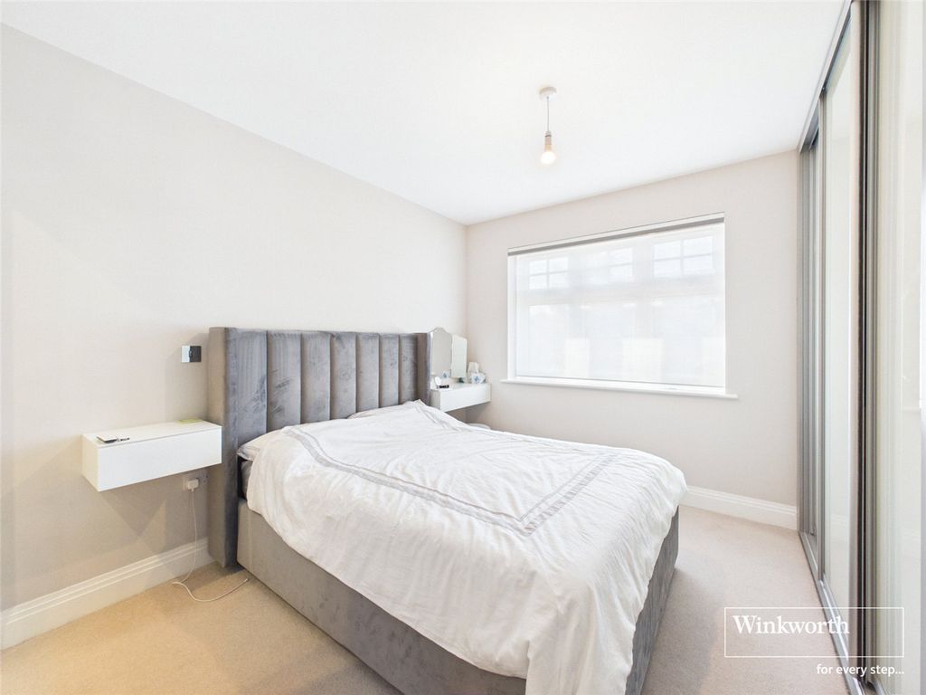 Property photo 3 of 14 Master Bedroom