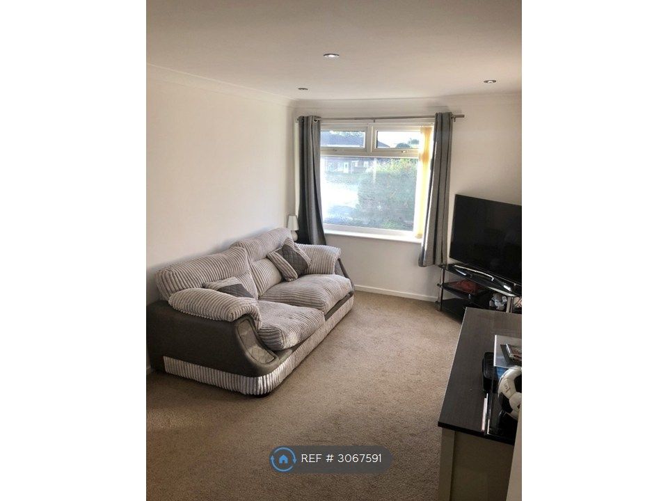 Property photo 3 of 7 Lounge 1