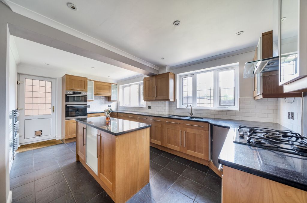 Property photo 3 of 19 1340340-4-689Da15...