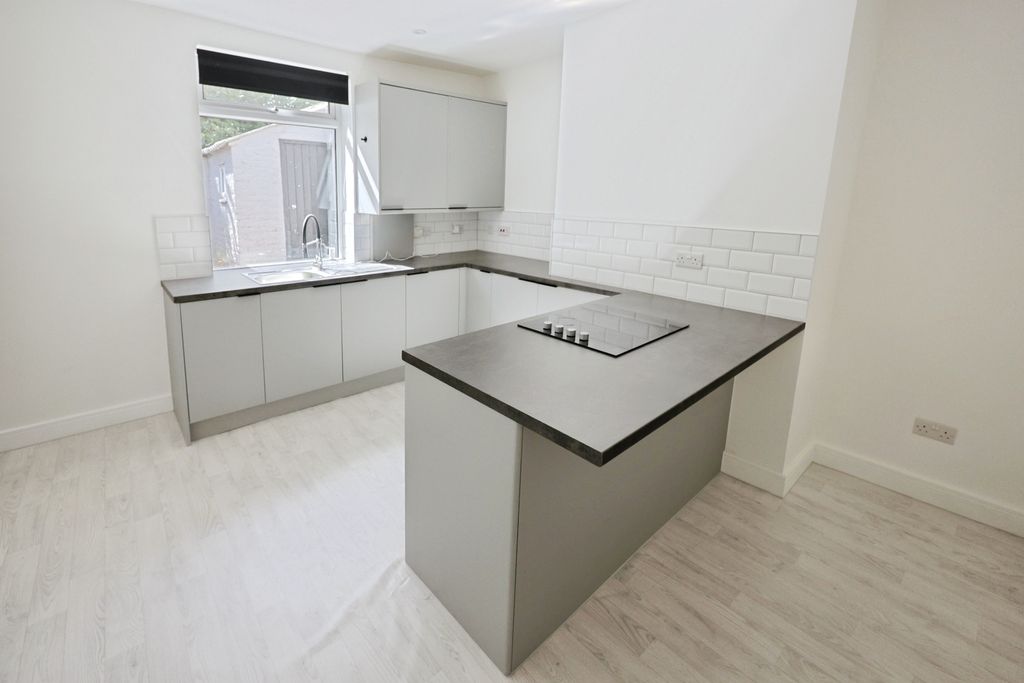 Property photo 3 of 8 Pbox-Img.Jpg