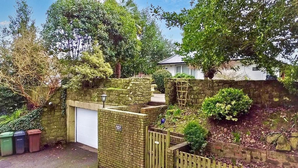 Property photo 2 of 23