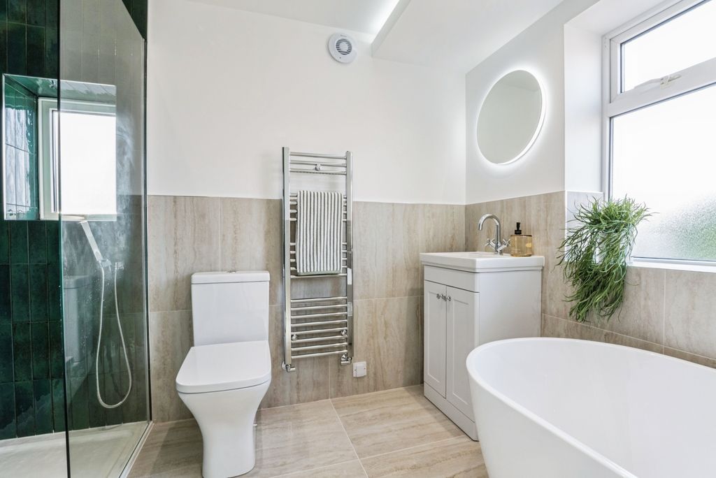 Property photo 3 of 13 Bathroom