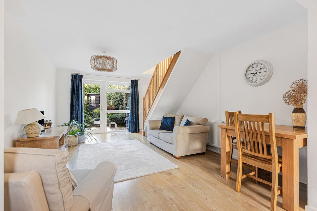 Property photo 3 of 11