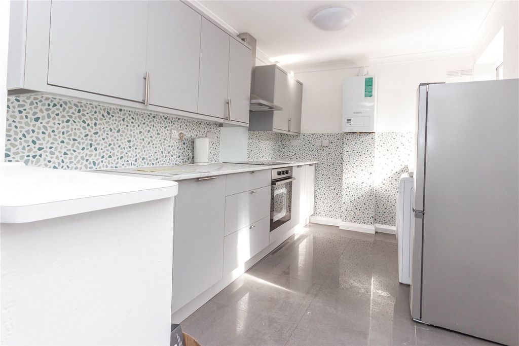 Property photo 2 of 10 Picture No. 11