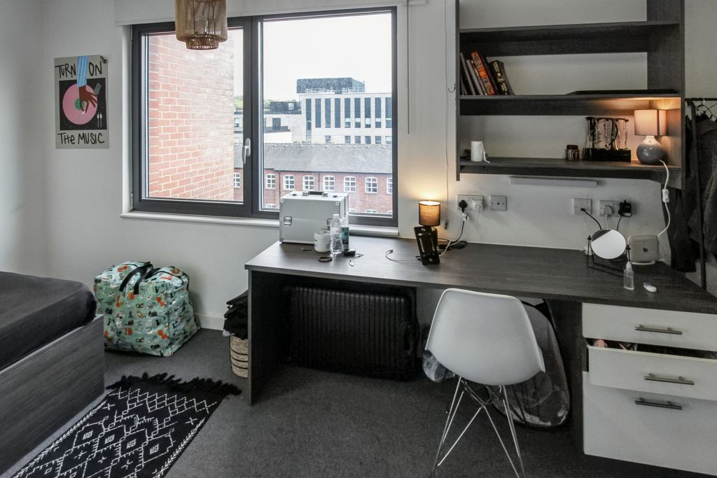 Property photo 3 of 10 Flat 307 Pearl Works, 2 Howard Lane, Sheffield, S1 2ft