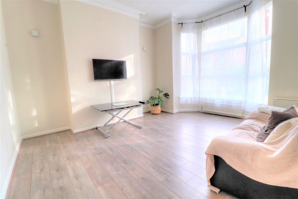 Property photo 2 of 22 15 Parsonage Road