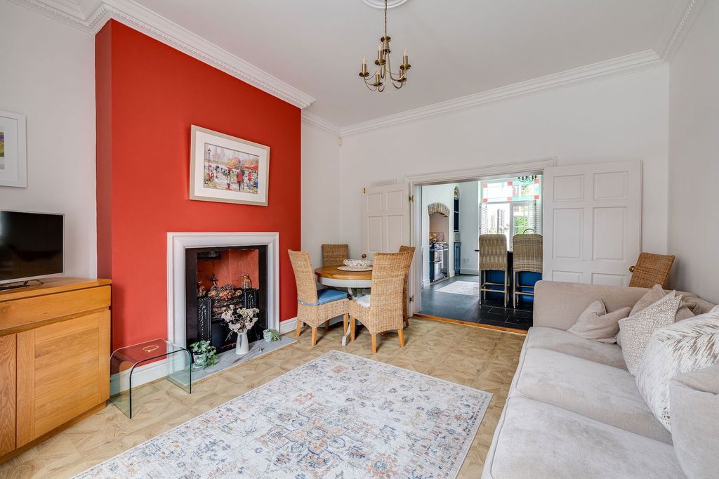 Property photo 3 of 28