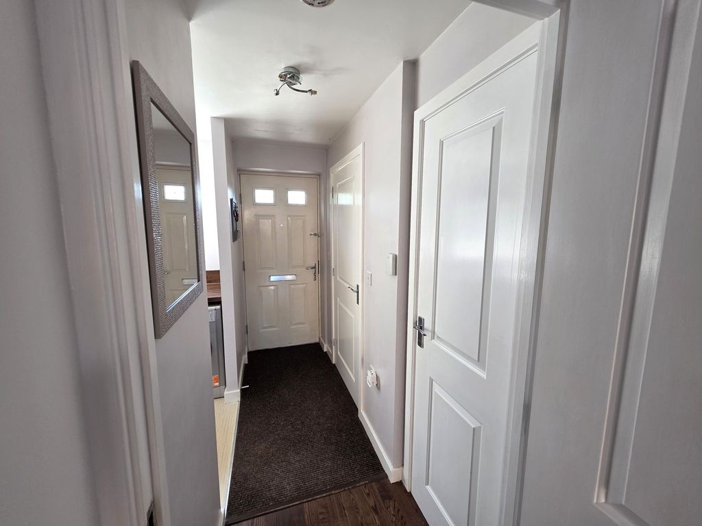 Property photo 2 of 21 Hallway