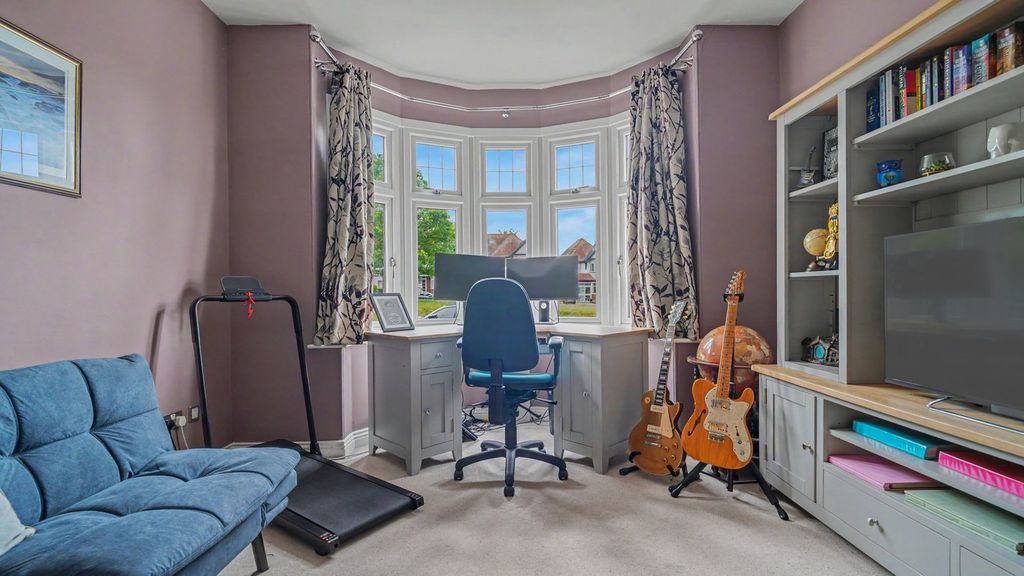 Property photo 3 of 32