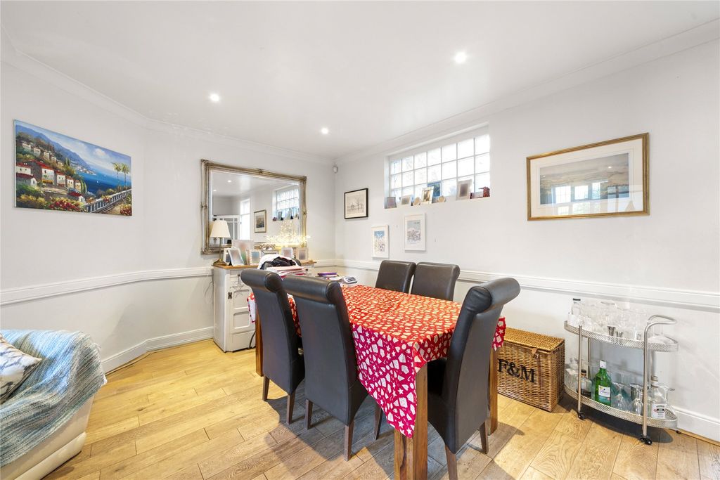 Property photo 3 of 9 Dining Room