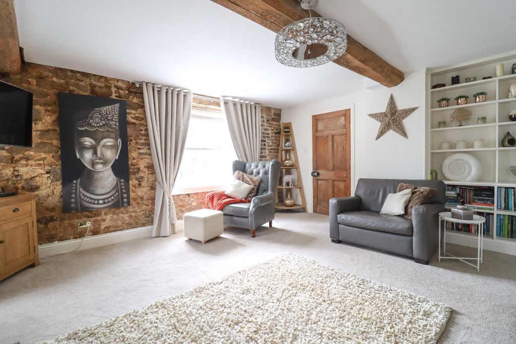 Property photo 2 of 23 3153365