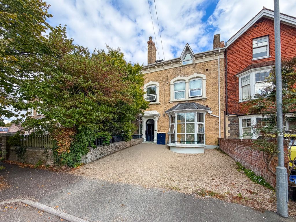 Property photo 1 of 8 5572840