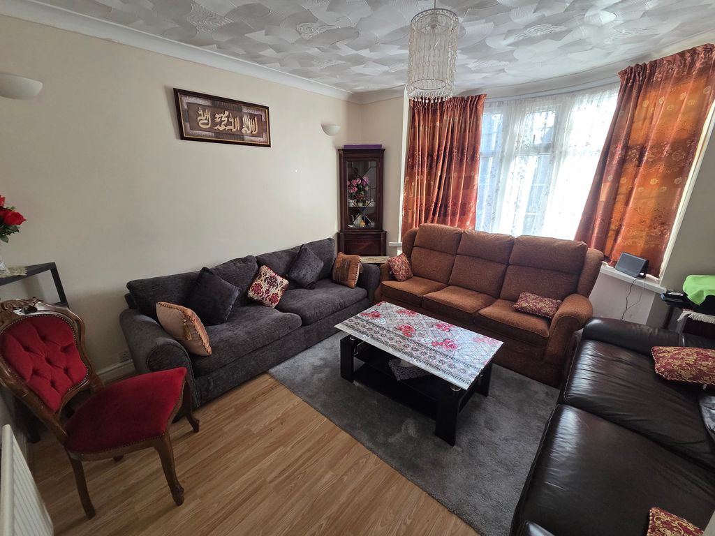 Property photo 2 of 9