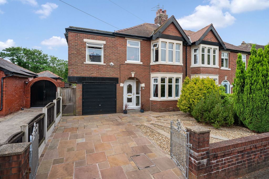 Property photo 3 of 31