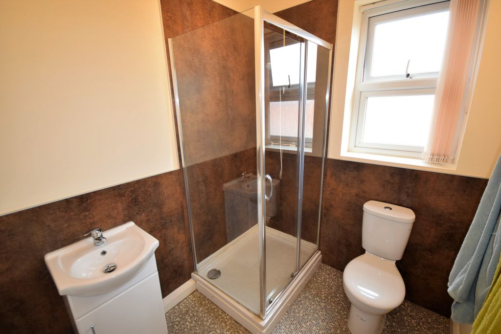 Property photo 3 of 9 Communal Bathroom