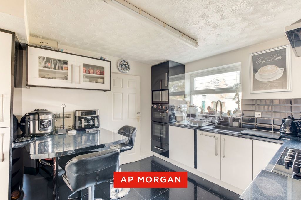 Property photo 2 of 21 Picture No. 27