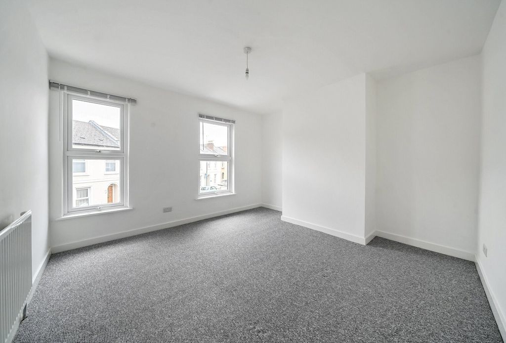 Property photo 2 of 15 Bedroom